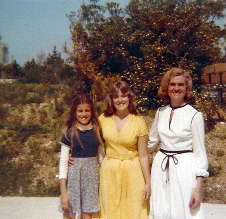 300 021 Mom, Laurie, Chris