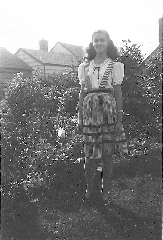 100 014 06 Mom in garden