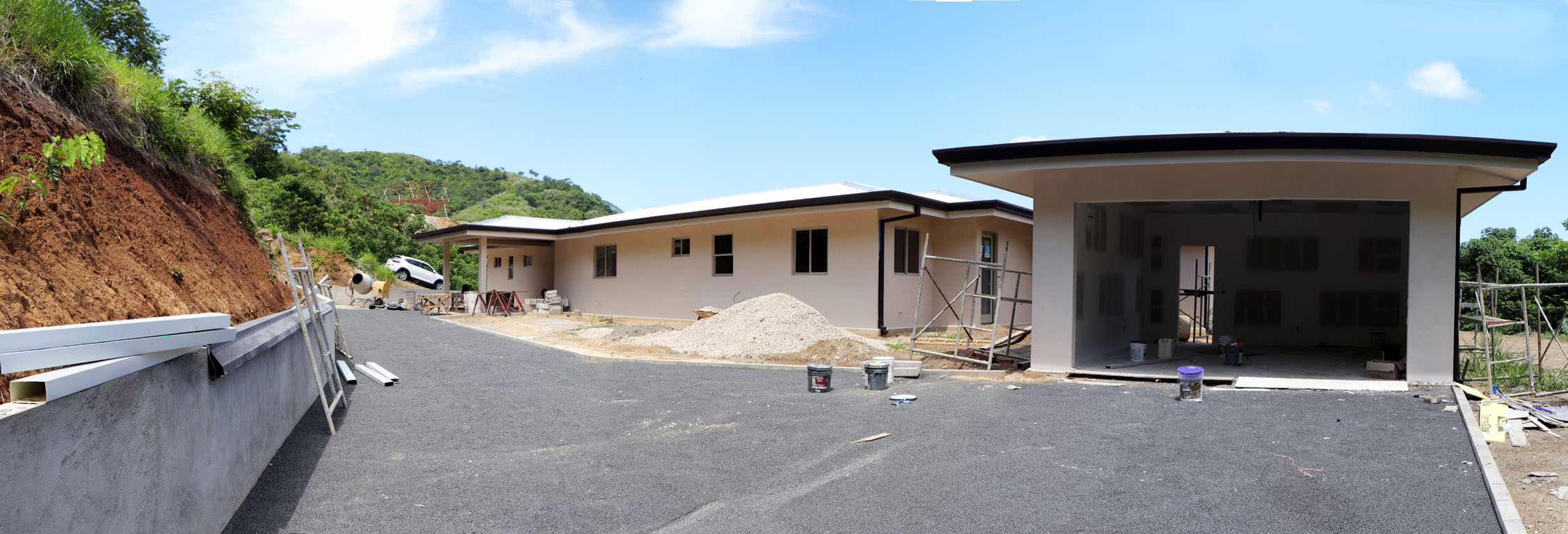 03 - Front yard panorama-2