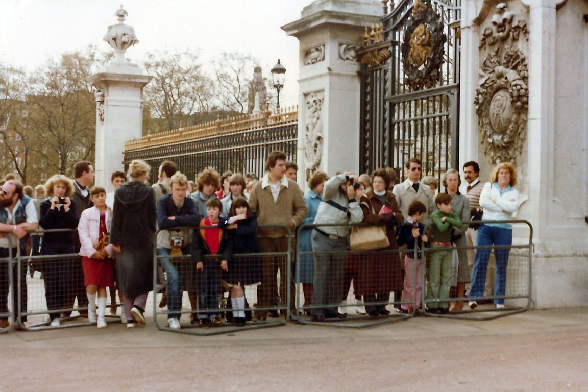 London-35, Buckingham Palace