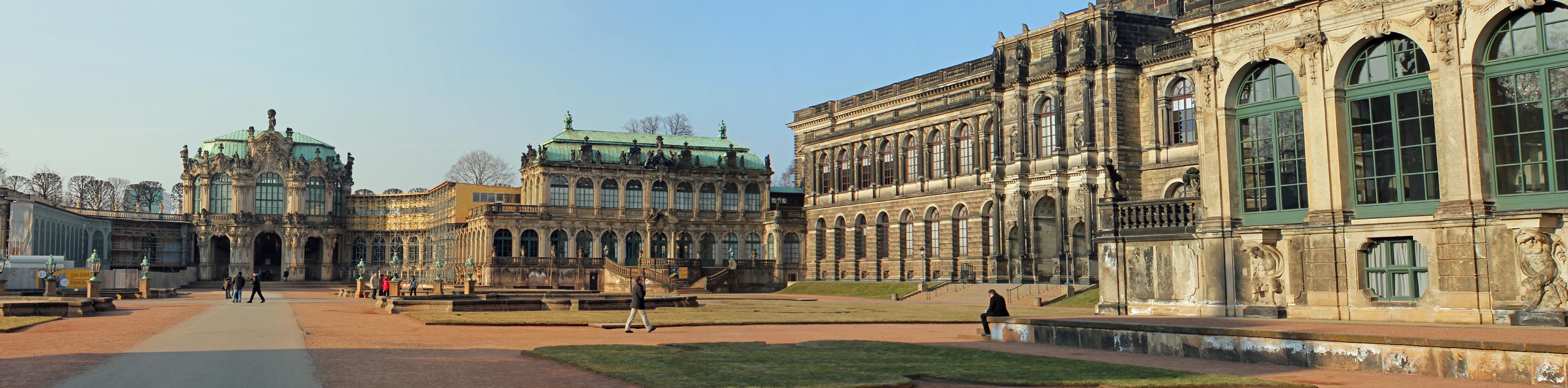 14125-Dresden - Museum Courtyard