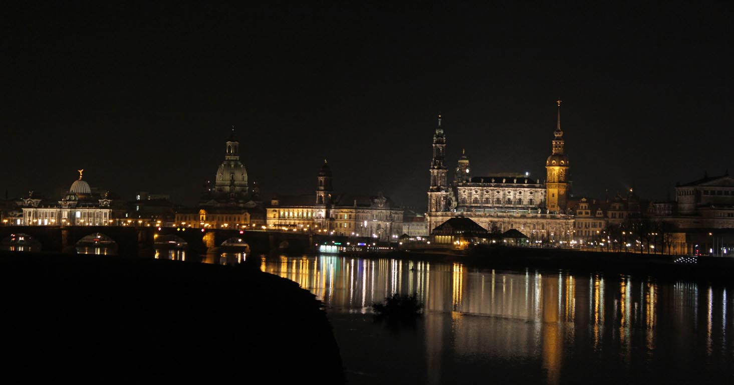 14140-Dresden - At Night