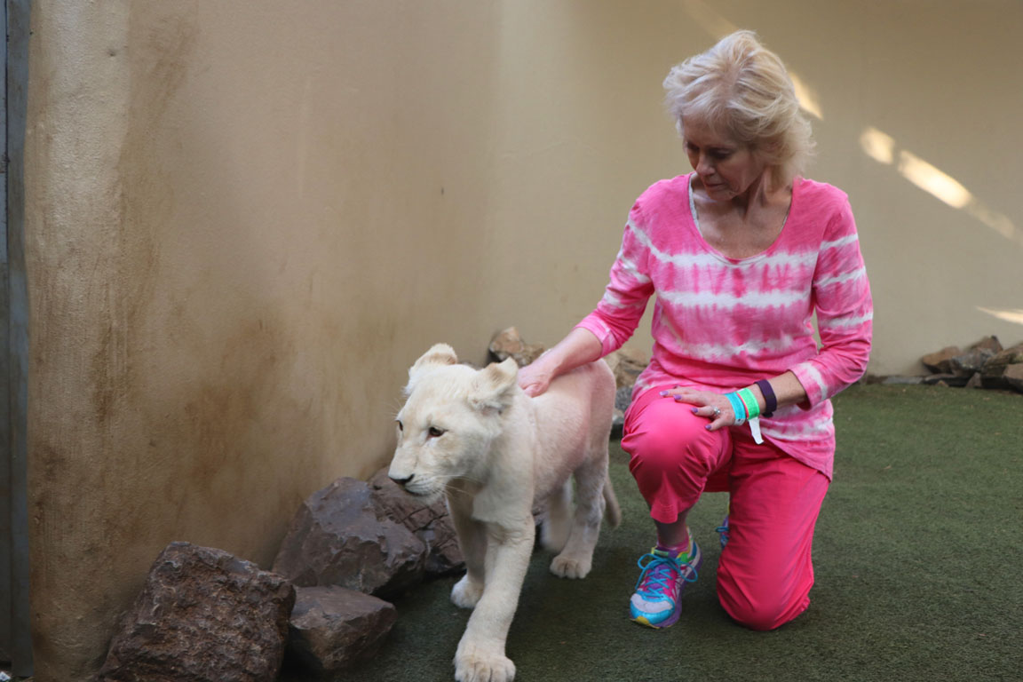 075 - Jill with White Lion Cub IMG_0468